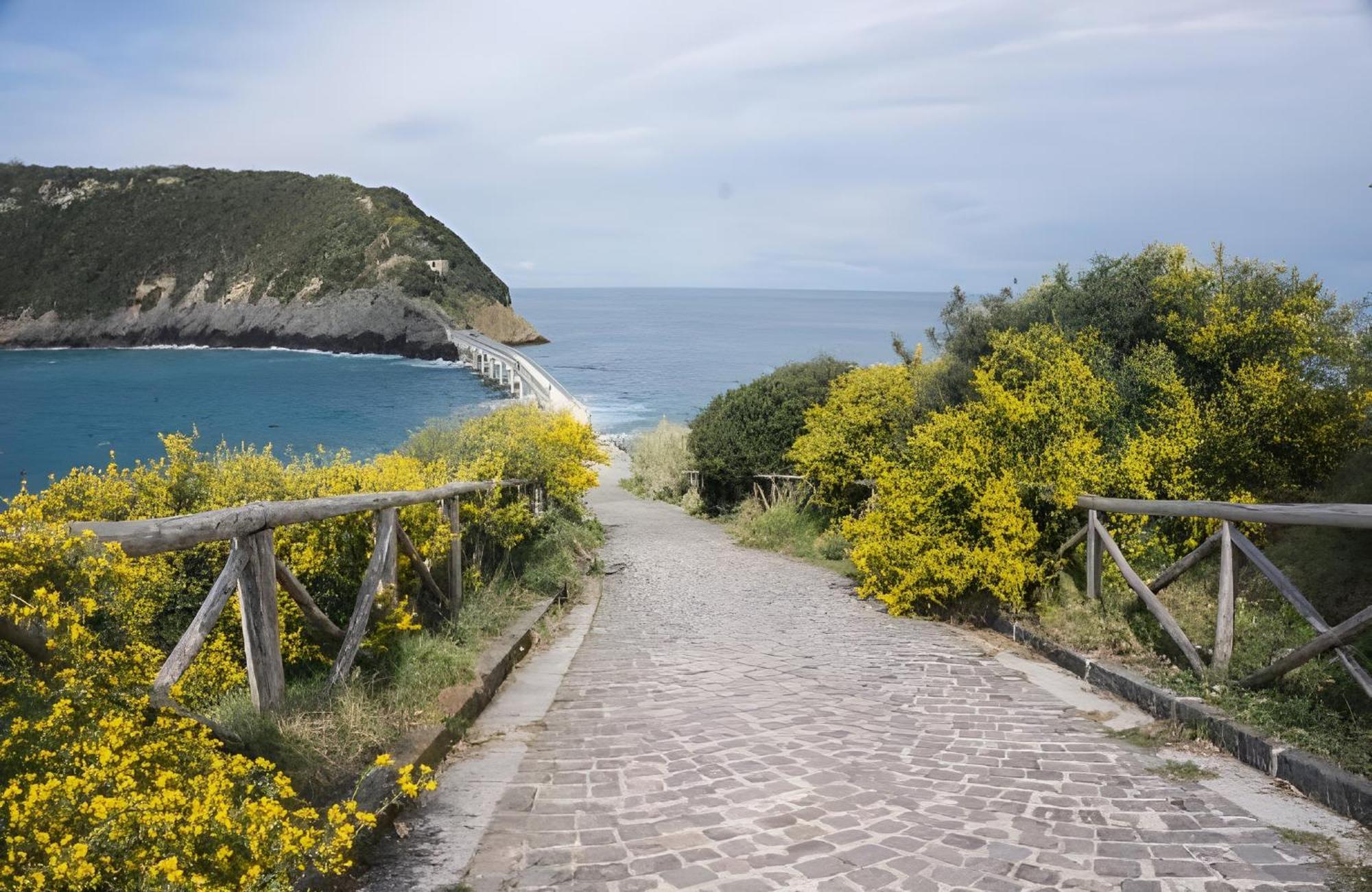 Mezza Torre B&B Procida Buitenkant foto